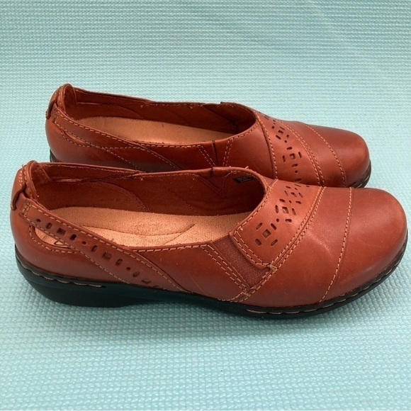 Clarks Evianna Fig Women Brown Leather Slip-on Loafers Sz  7.5 - Picture 1 of 9